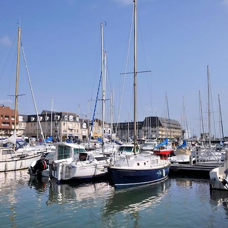 Appart A 2 Pas De La Plage - Centre D'Asnelles Luaran gambar